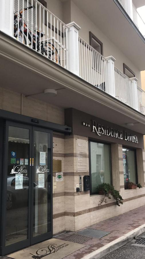 Residence Divina Rimini Bagian luar foto