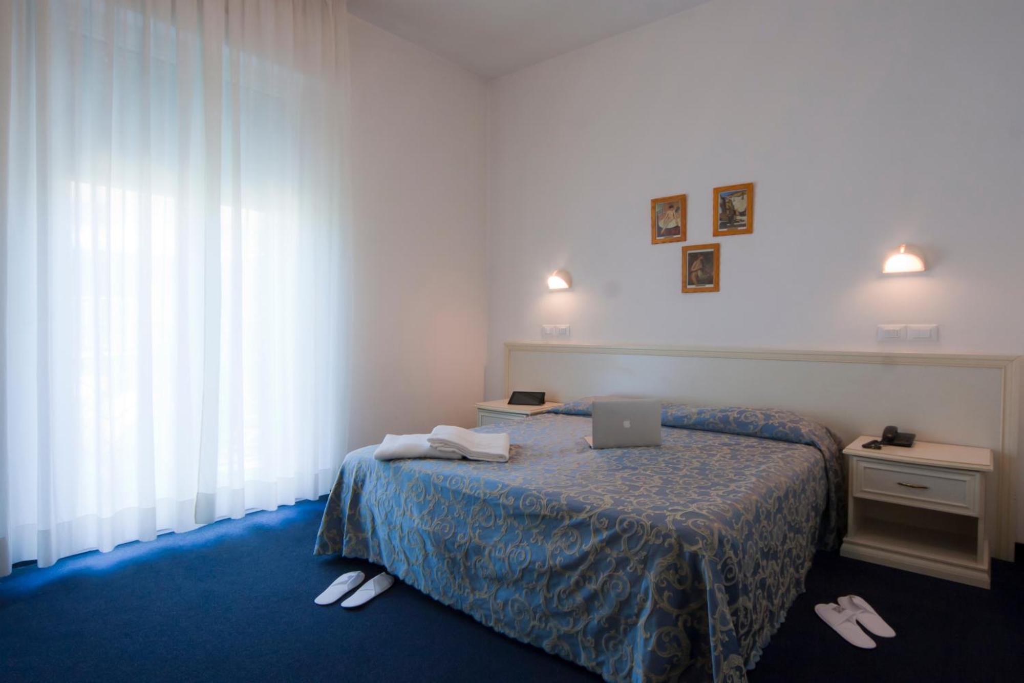 Residence Divina Rimini Bagian luar foto