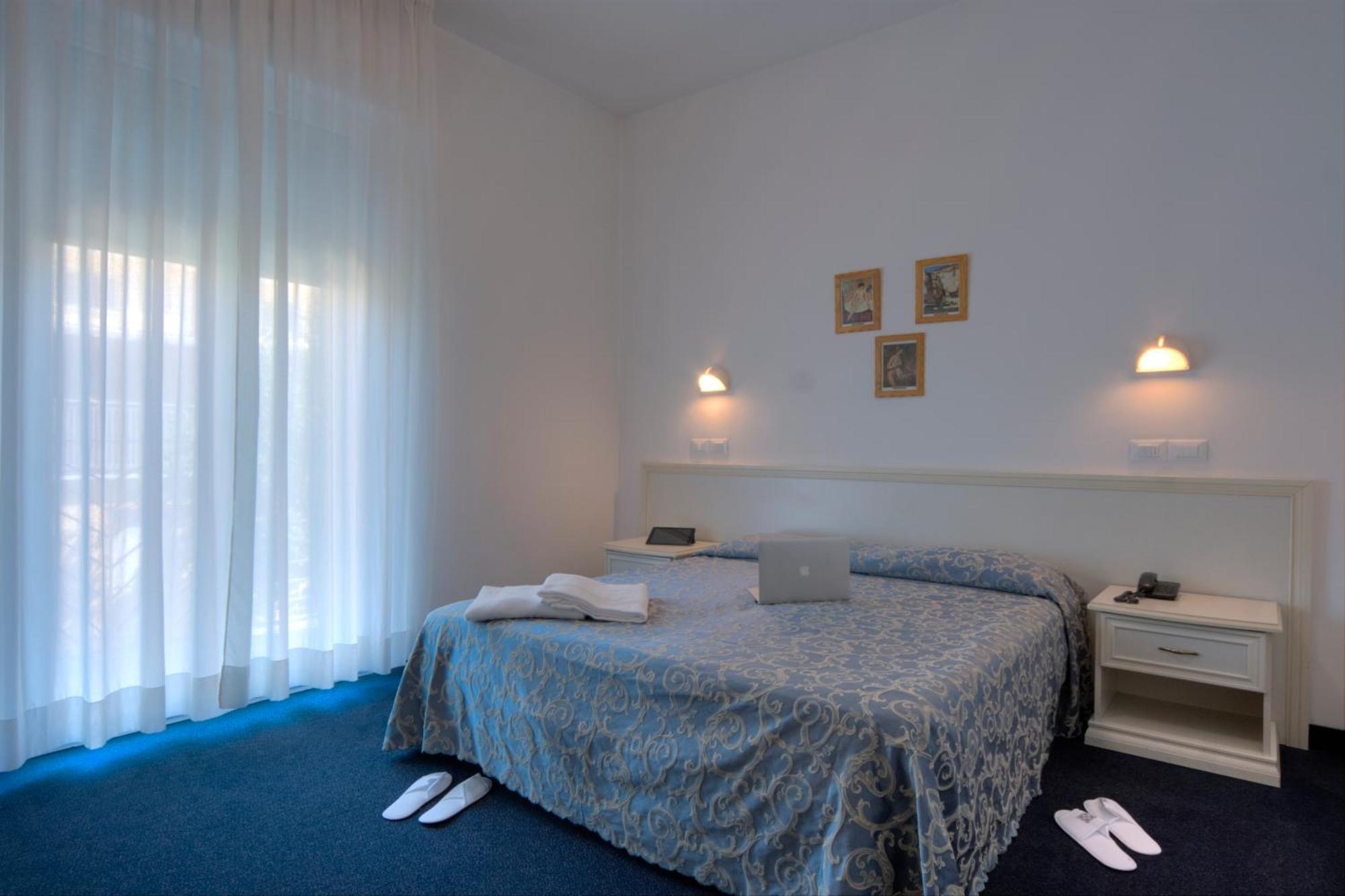 Residence Divina Rimini Bagian luar foto