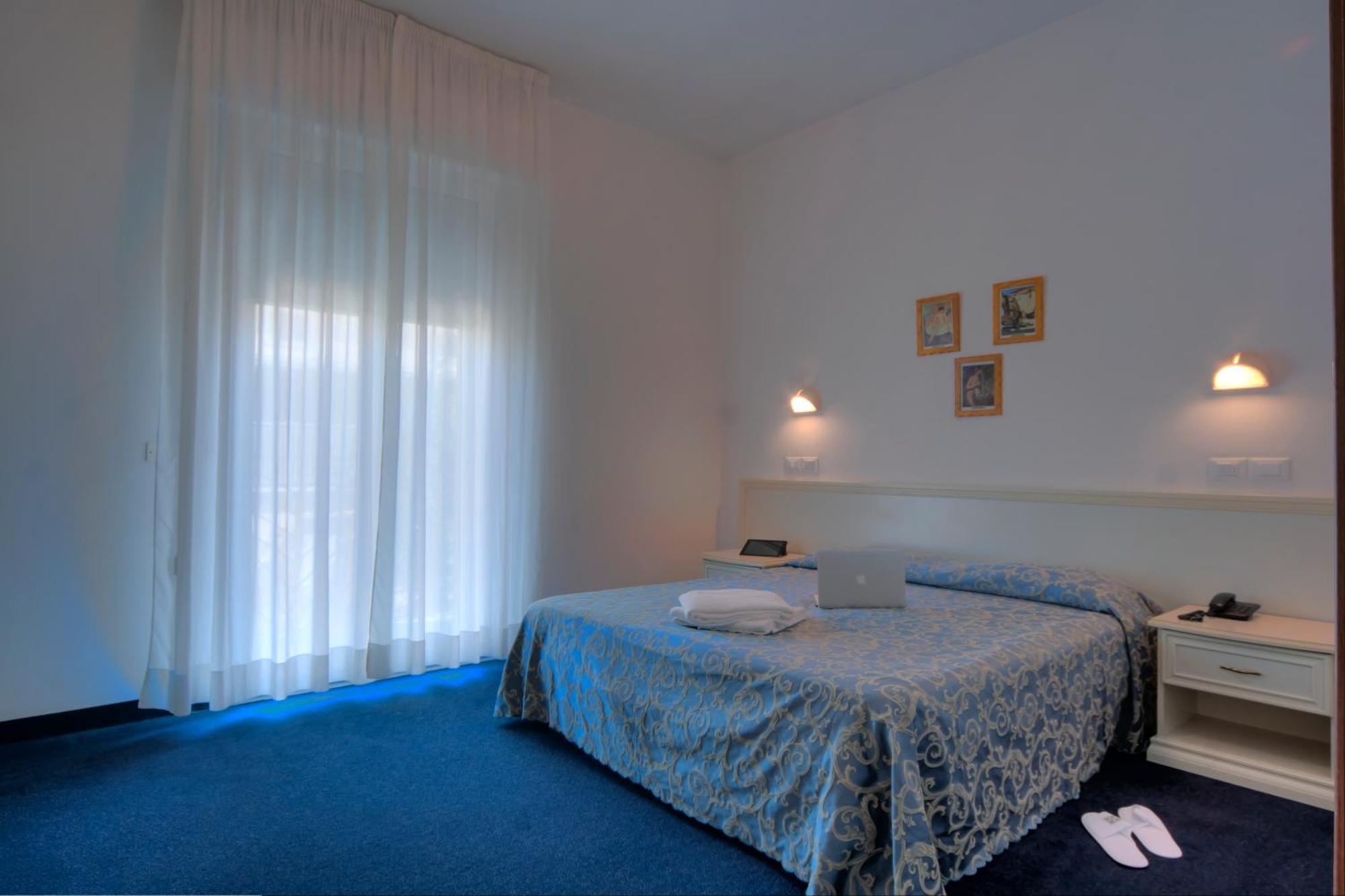 Residence Divina Rimini Bagian luar foto