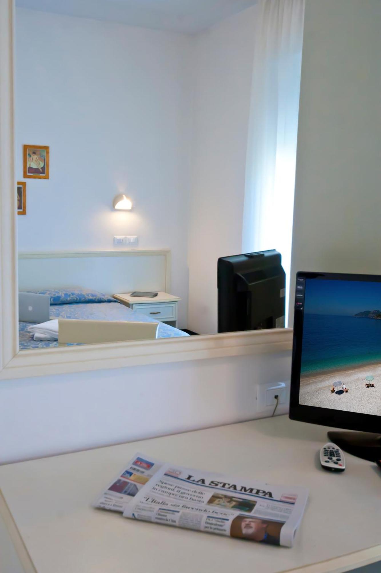 Residence Divina Rimini Bagian luar foto