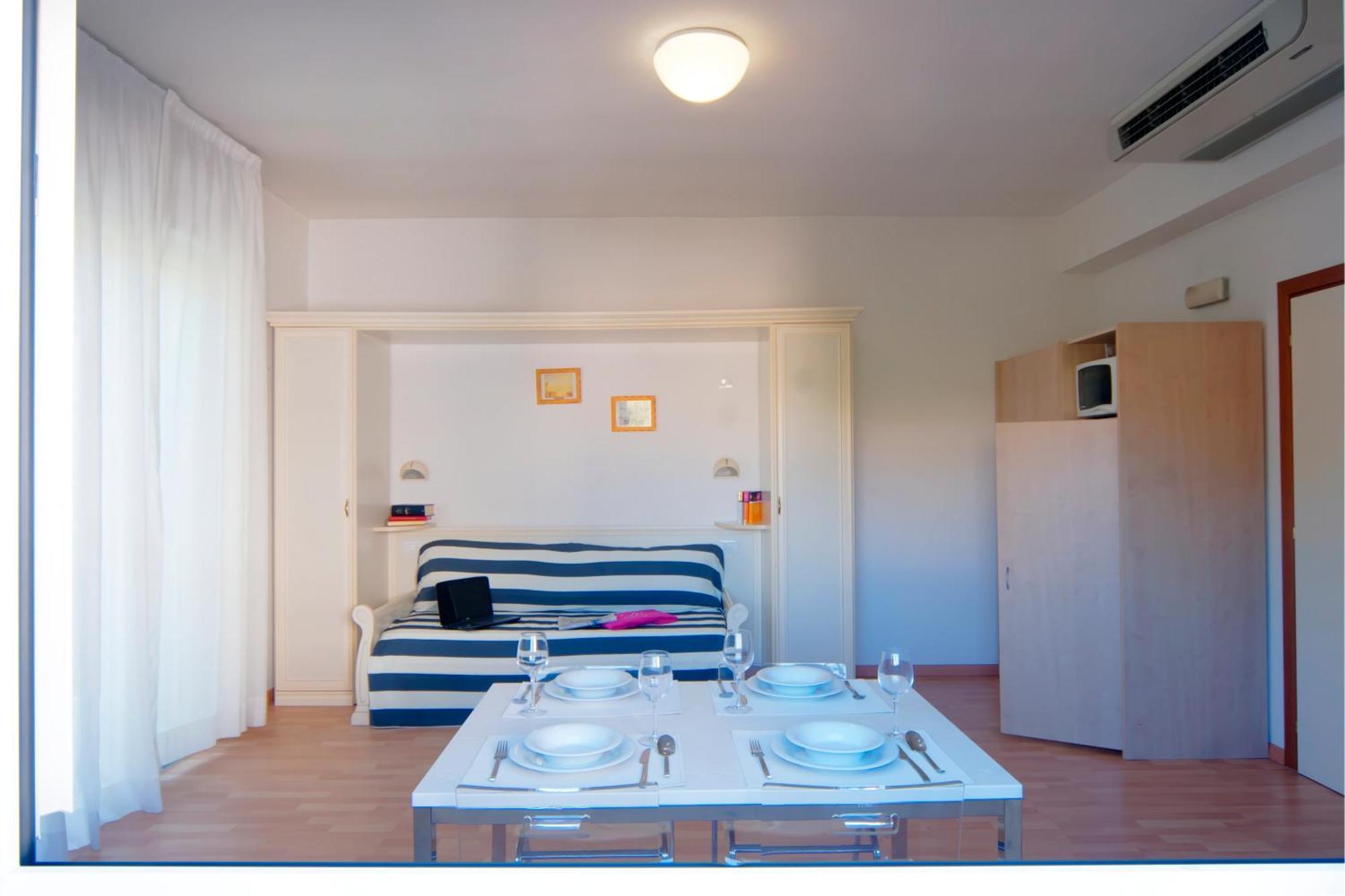 Residence Divina Rimini Bagian luar foto