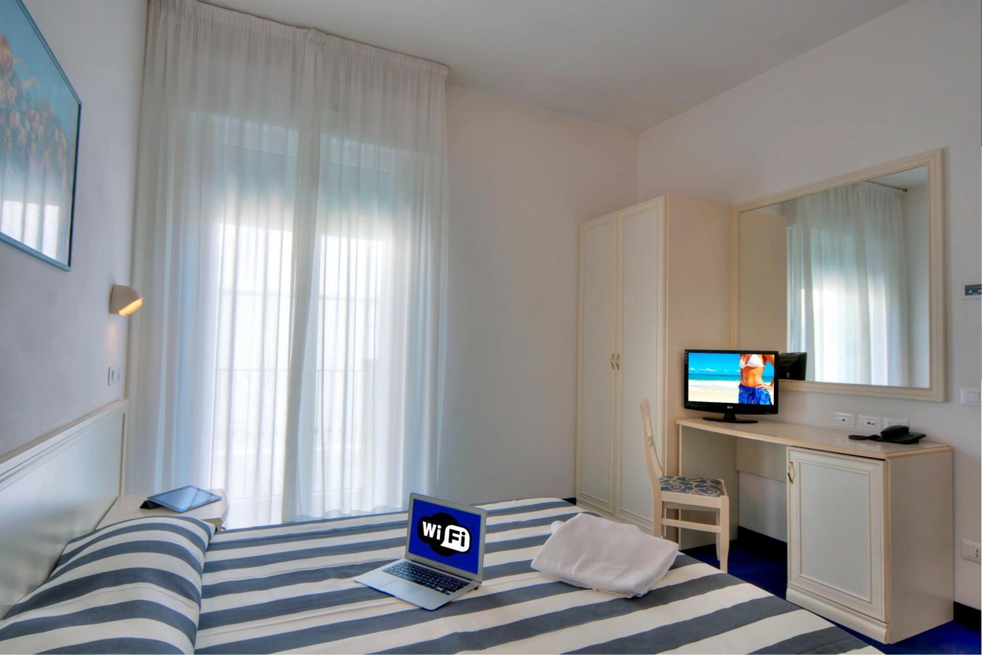 Residence Divina Rimini Bagian luar foto